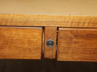 Vintage bureau met vier laden. afmeting 200 x 100 x 76 cm - afbeelding 2 van  2