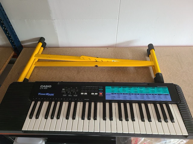 Vintage casio ca-100 keyboard + standaard – tonebank synthesizer met 100 klanken casio - afbeelding 7 van  7