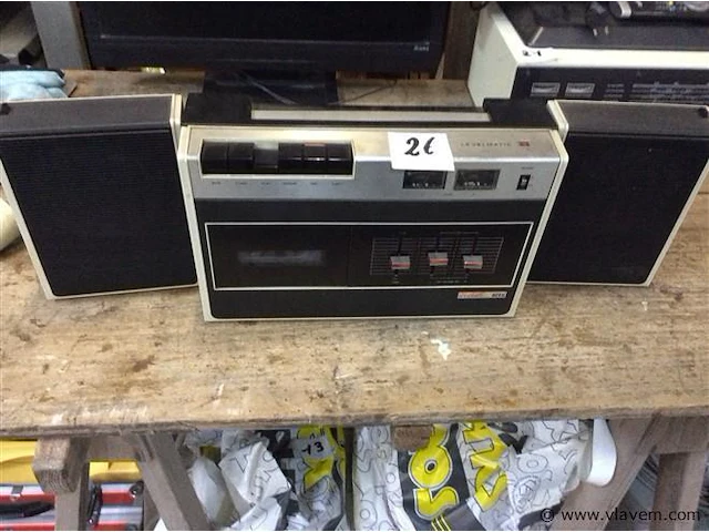 Vintage cassettedeck met boxen - afbeelding 1 van  5