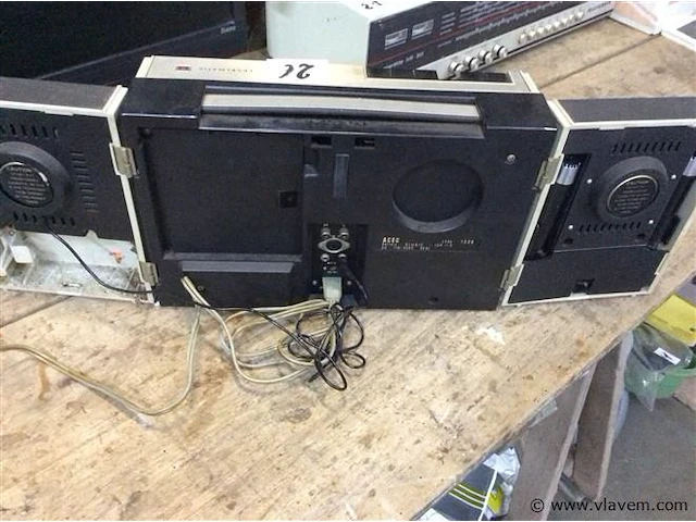 Vintage cassettedeck met boxen - afbeelding 3 van  5
