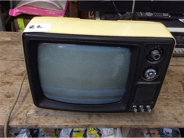 Vintage draagbaar tv toestel - afbeelding 1 van  3