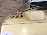 Vintage draagbaar tv toestel - afbeelding 2 van  3