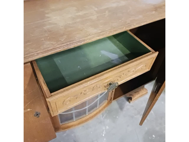 Vintage dressoir met 2 deuren, lade en een glasdeur in lood - afbeelding 5 van  17