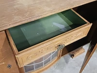 Vintage dressoir met 2 deuren, lade en een glasdeur in lood - afbeelding 5 van  17