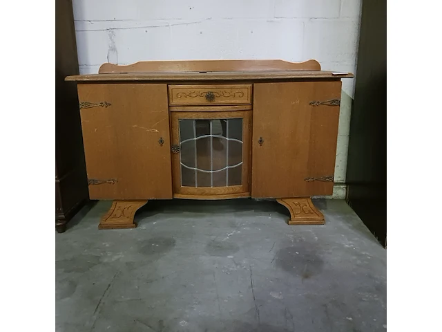 Vintage dressoir met 2 deuren, lade en een glasdeur in lood - afbeelding 1 van  17