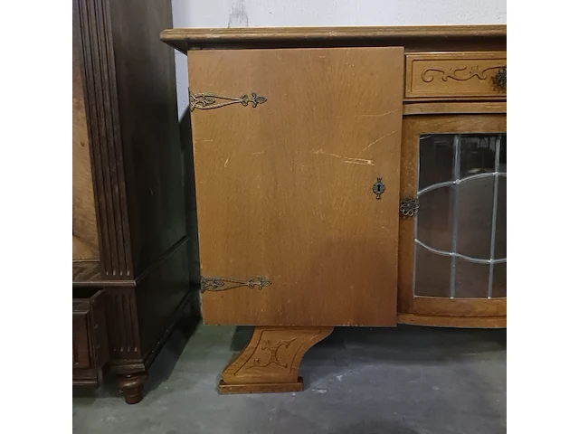 Vintage dressoir met 2 deuren, lade en een glasdeur in lood - afbeelding 12 van  17