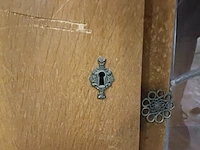 Vintage dressoir met 2 deuren, lade en een glasdeur in lood - afbeelding 14 van  17