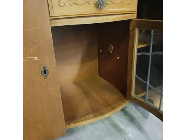 Vintage dressoir met 2 deuren, lade en een glasdeur in lood - afbeelding 9 van  17