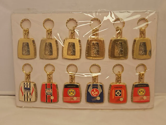 Vintage duitse voetbalclub naakte vrouwen aanstekers - afbeelding 1 van  4