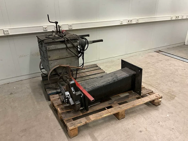 Vintage elektrode lasapparaat en buigmachine - afbeelding 1 van  5