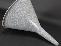 Vintage emaillen trechter - afbeelding 5 van  5