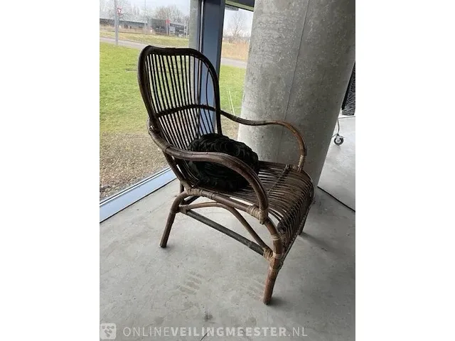 Vintage fauteuil met kussen - afbeelding 2 van  4