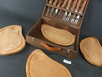 Vintage houten vleesplank en bestek in houten kist - afbeelding 3 van  5