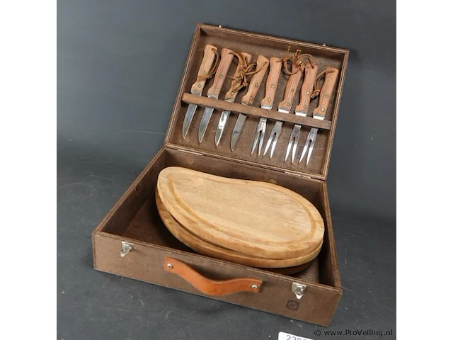 Vintage houten vleesplank en bestek in houten kist - afbeelding 4 van  5