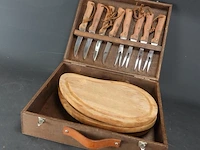 Vintage houten vleesplank en bestek in houten kist - afbeelding 4 van  5