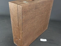 Vintage houten vleesplank en bestek in houten kist - afbeelding 5 van  5