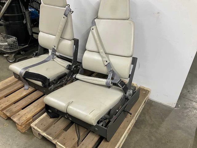 Vintage industriële stoel (2x) - afbeelding 2 van  4