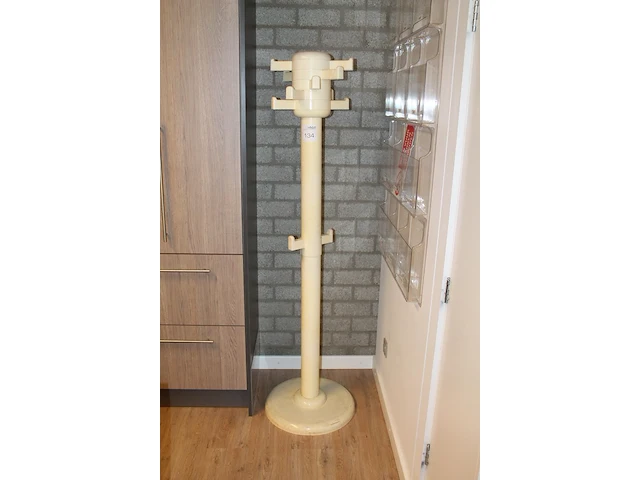 Vintage kapstok met 12 haken en hoogte 170 cm. - afbeelding 2 van  2