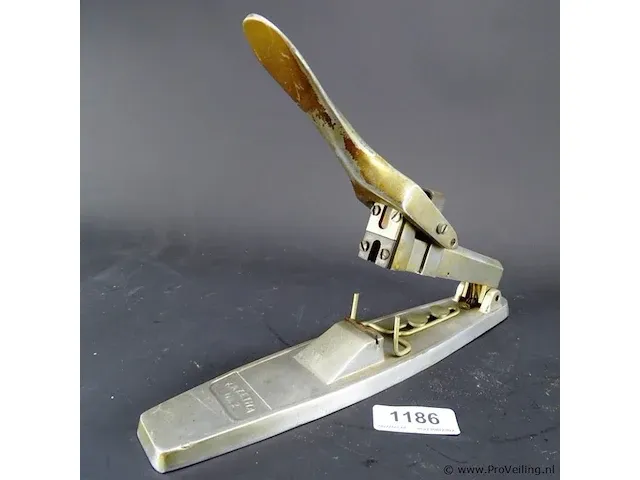 Vintage kazetha no.2 grote nietmachine - afbeelding 1 van  5