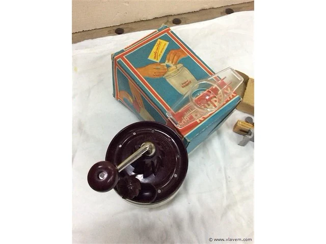 Vintage keukenhulpen - afbeelding 2 van  3