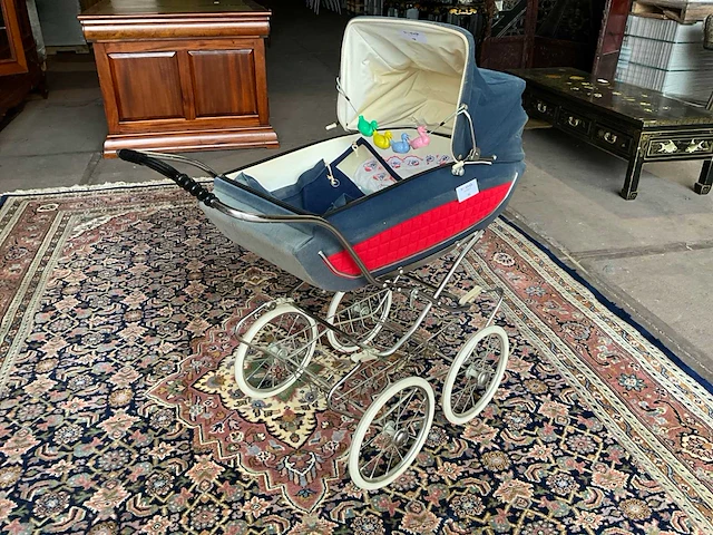 Vintage kinderwagen - afbeelding 1 van  7