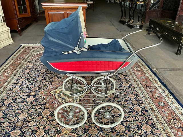 Vintage kinderwagen - afbeelding 2 van  7