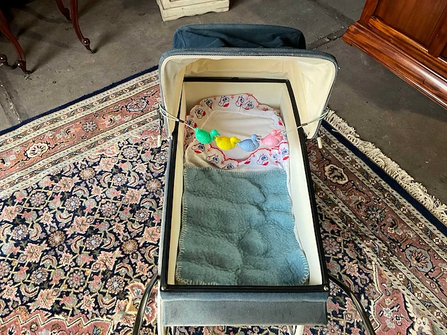 Vintage kinderwagen - afbeelding 6 van  7