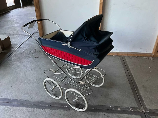 Vintage kinderwagen - afbeelding 2 van  6