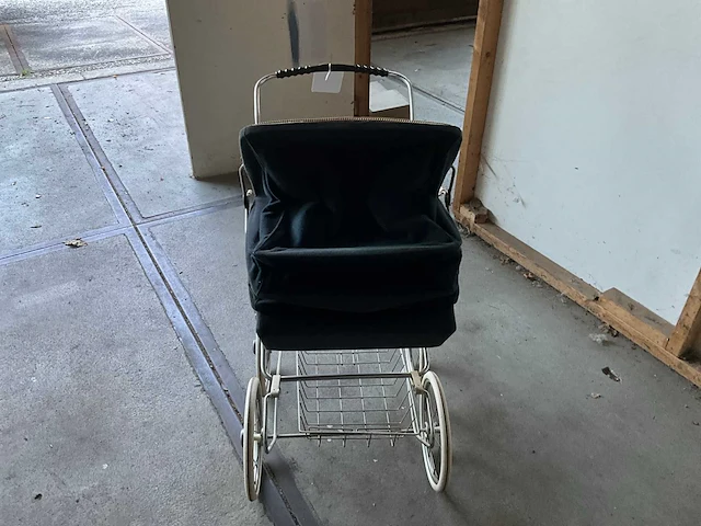 Vintage kinderwagen - afbeelding 3 van  6