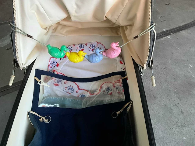 Vintage kinderwagen - afbeelding 5 van  6