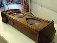 Vintage klokkenkast verbouwd tot tempel met licht - afbeelding 2 van  5