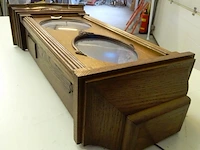 Vintage klokkenkast verbouwd tot tempel met licht - afbeelding 5 van  5