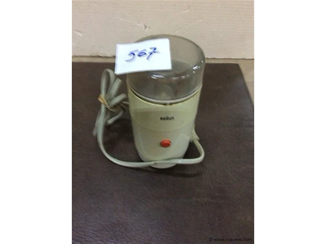 Vintage koffiemolen werkend - afbeelding 1 van  2