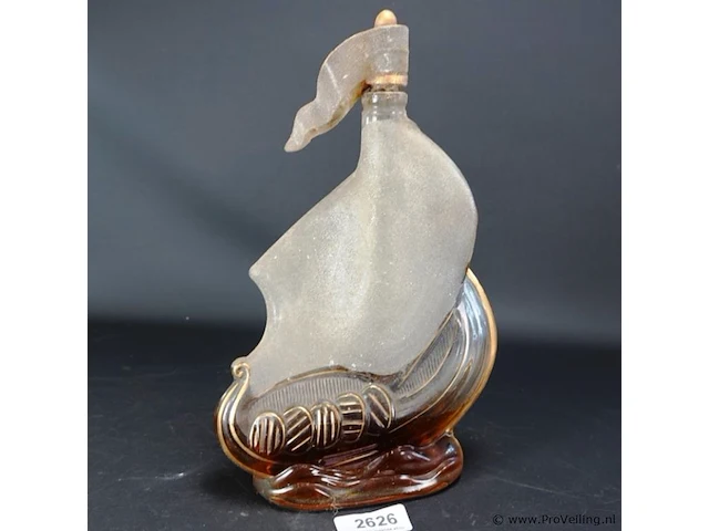 Vintage larsen cognac zeilschipfles - afbeelding 1 van  5