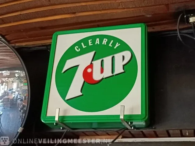 Vintage lichtreclame bak 7up - afbeelding 1 van  3