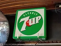Vintage lichtreclame bak 7up - afbeelding 1 van  3