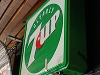 Vintage lichtreclame bak 7up - afbeelding 3 van  3