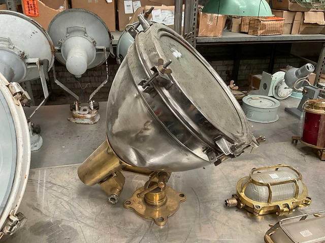 Vintage marine flood light - afbeelding 3 van  4