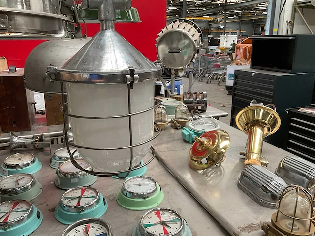 Vintage marine lamp - afbeelding 2 van  2