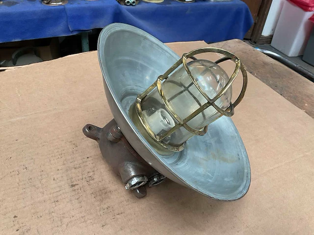 Vintage marine lamp - afbeelding 1 van  4