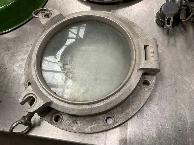 Vintage marine porthole - afbeelding 2 van  2