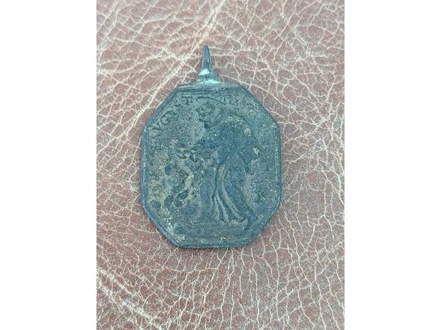 Vintage medaillon - afbeelding 1 van  2