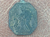 Vintage medaillon - afbeelding 1 van  2