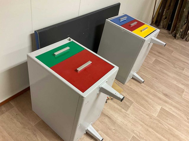 Vintage metalen bureau - afbeelding 2 van  3