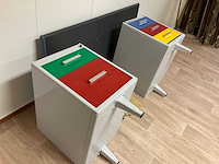 Vintage metalen bureau - afbeelding 2 van  3