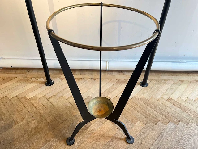 Vintage metalen paraplubak - afbeelding 1 van  2