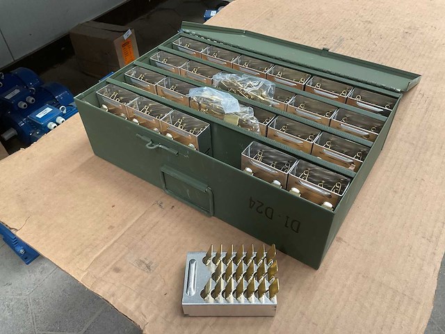 Vintage military laundry pin set - afbeelding 3 van  4