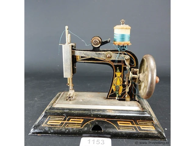 Vintage miniatuur naaimachine - afbeelding 1 van  5