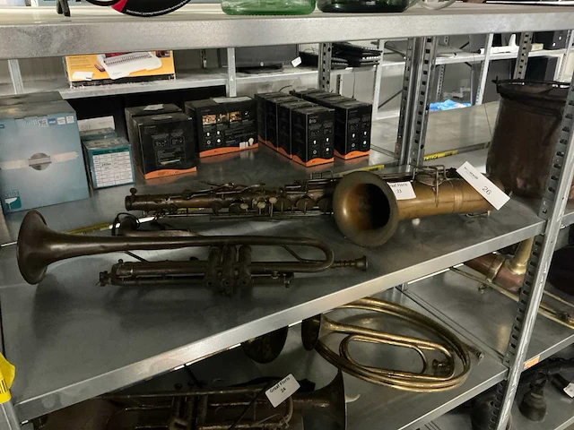 Vintage muziekinstrumenten - afbeelding 1 van  6