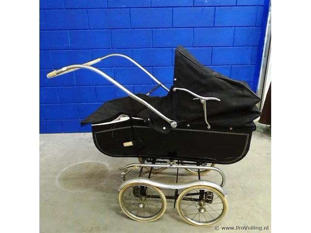 Vintage pedigree kinderwagen - afbeelding 2 van  5